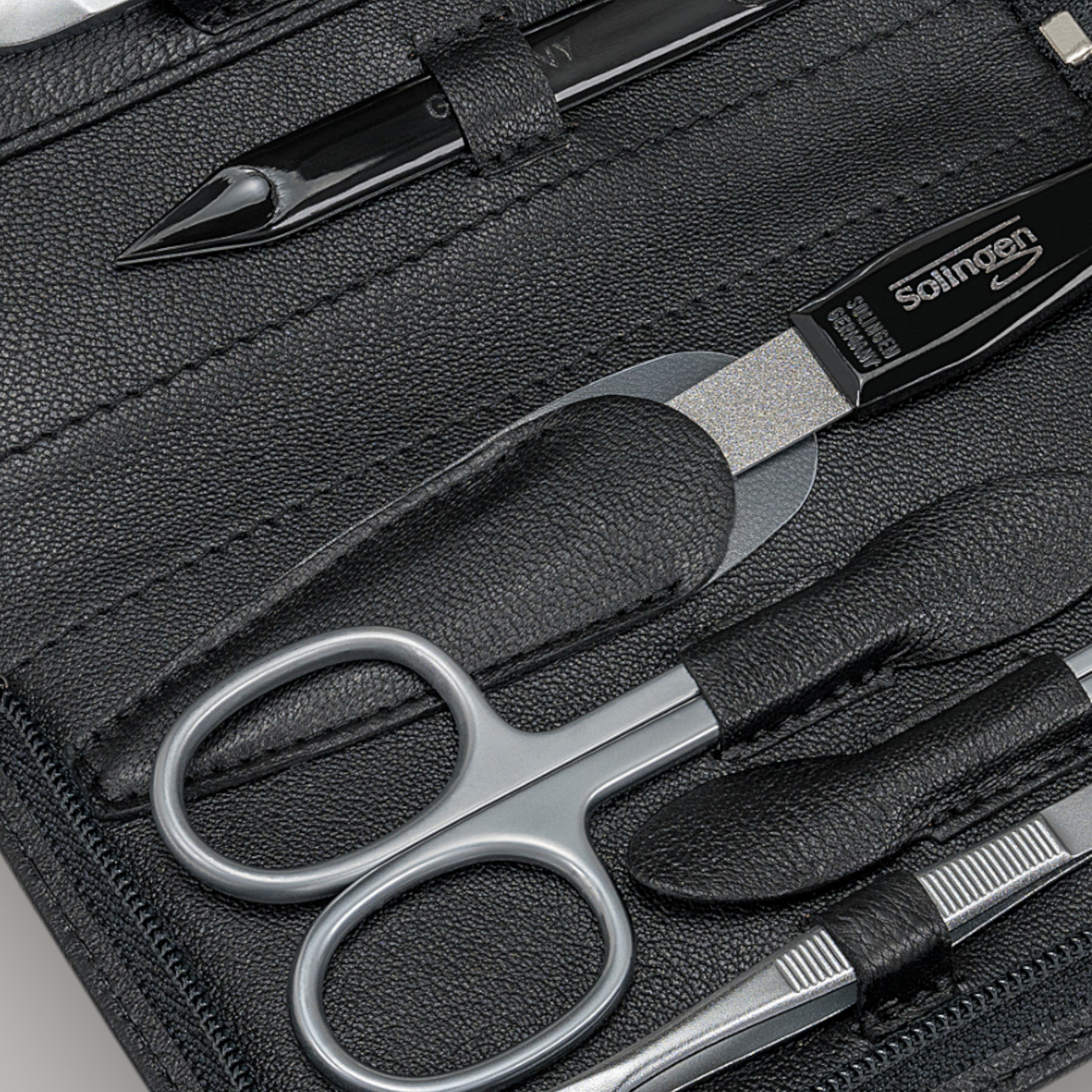 7-piece manicure case Nappa / black (full cowhide)